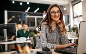 Gut gelaunt und motiviert! So schafft man ein gutes Raumklima im Büro